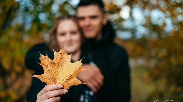 Rudens fotosesijas septembrī un oktobrī: ģimenēm, pārīšiem un gaidīšanas laikam